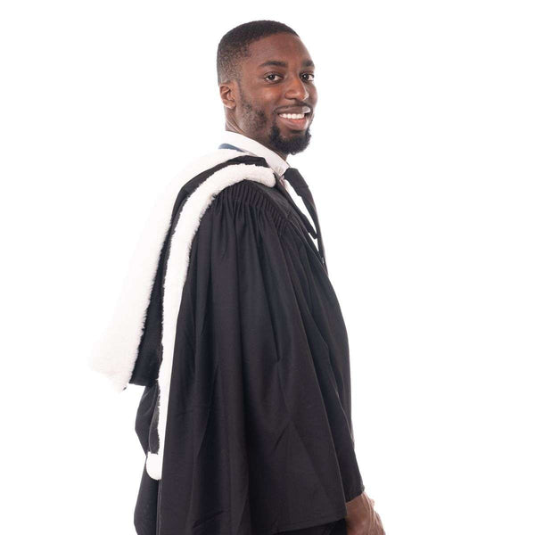 Cambridge University Graduation Set for Bachelors Cambridge University Graduation Set for Bachelors