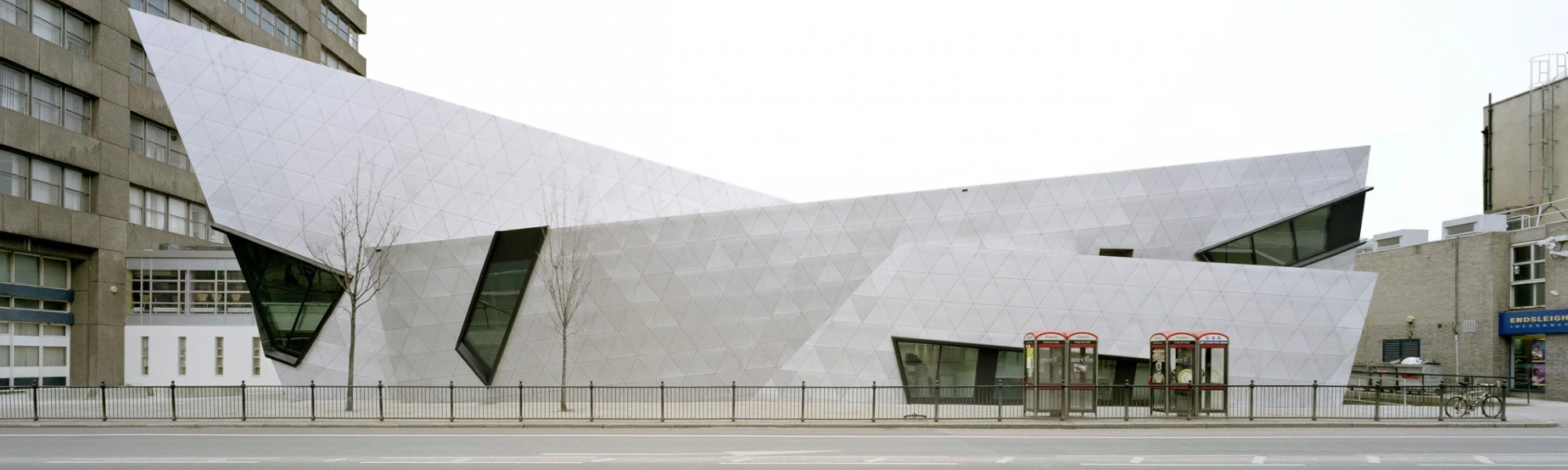 Can I use an alternative gown supplier for  London Metropolitan University?