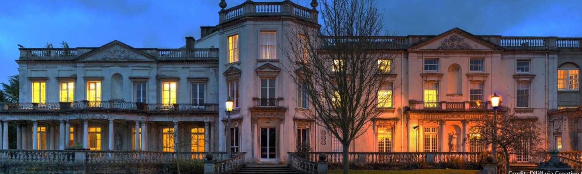 Can I use an alternative gown supplier for Roehampton University?