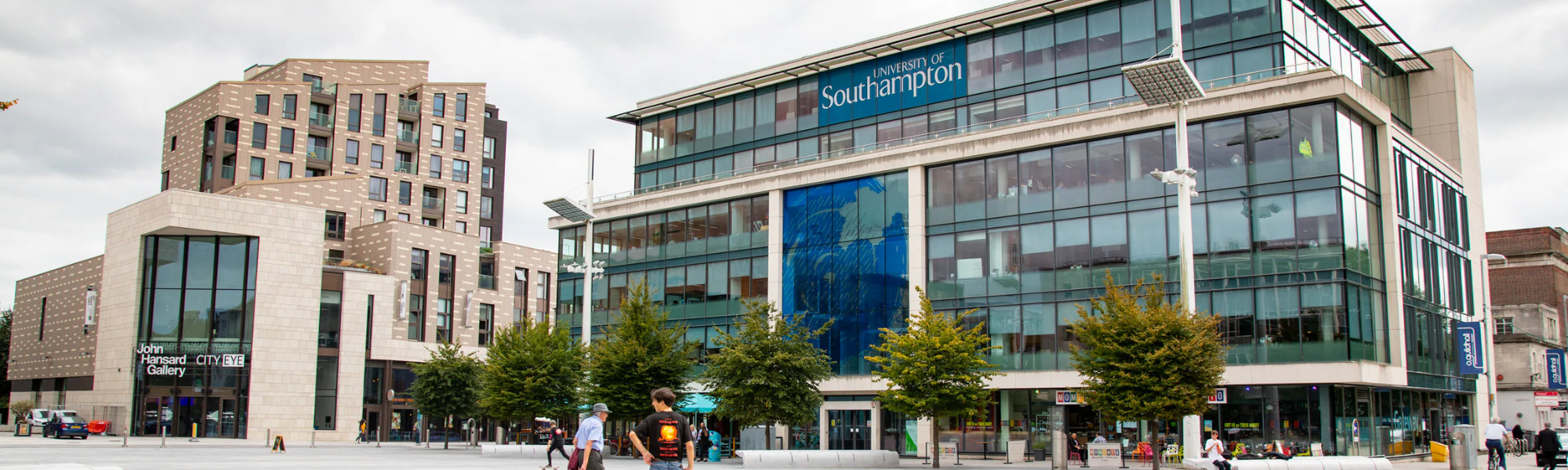 Can I use an alternative gown supplier for Southampton Solent University?