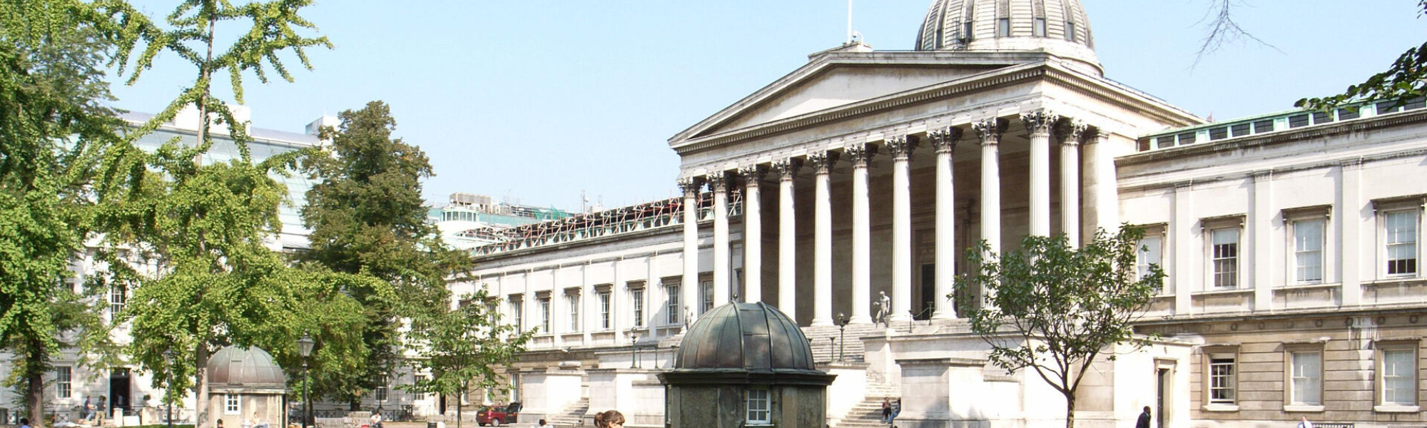 Can I use an alternative gown supplier for University College London?