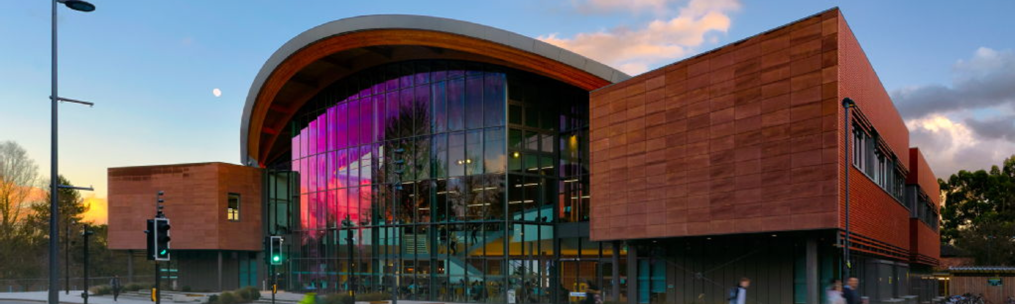 Can I use an alternative gown supplier for Warwick University?