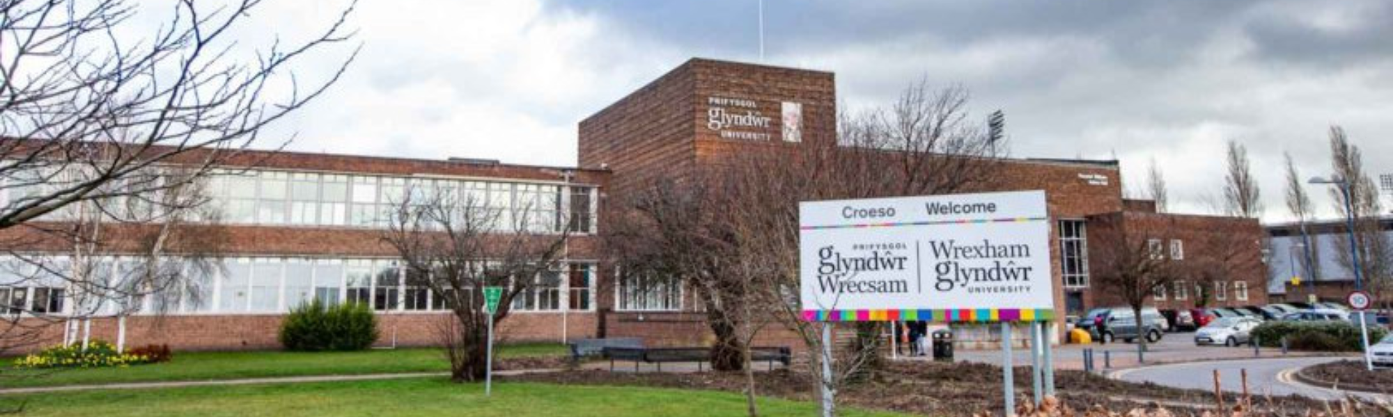 Can I use an alternative gown supplier for Wrexham University?