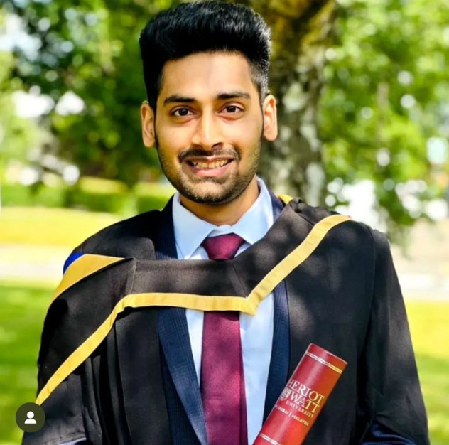Heriot Watt University Postgraduate Masters Graduation Set
