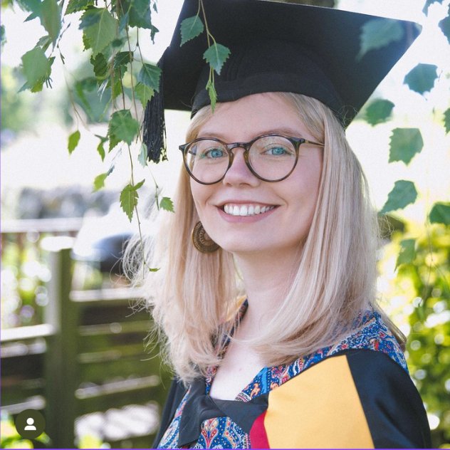 University of Bangor Bachelors Graduation Set