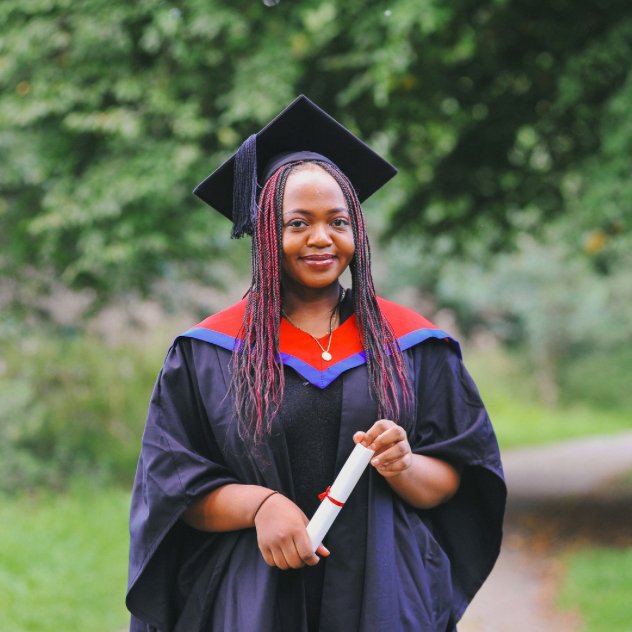 University of Bedfordshire Bachelors Graduation Set (Hire)