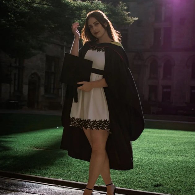 University of Glasgow Bachelors Graduation Set